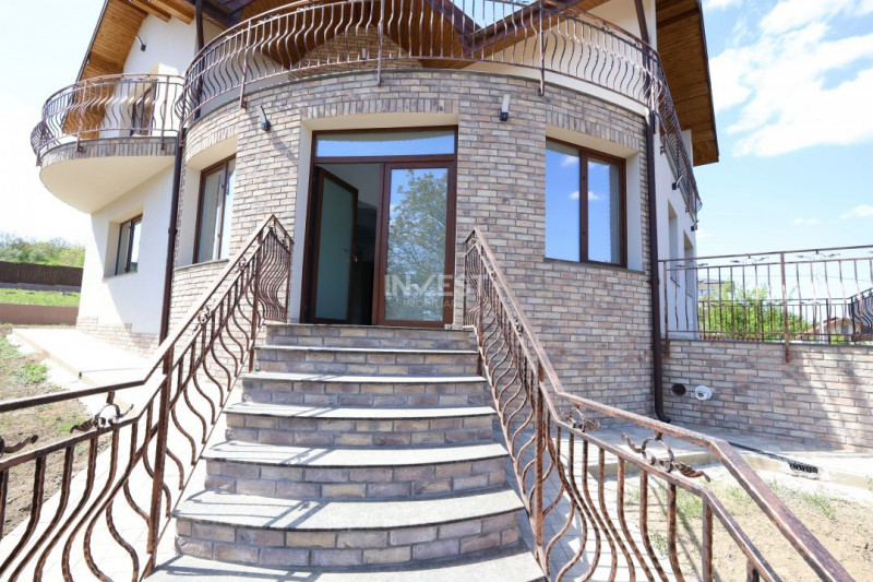 Vilă finalizată, disponibilă cu 600 sau 1000 mp teren, Rediu, IASI