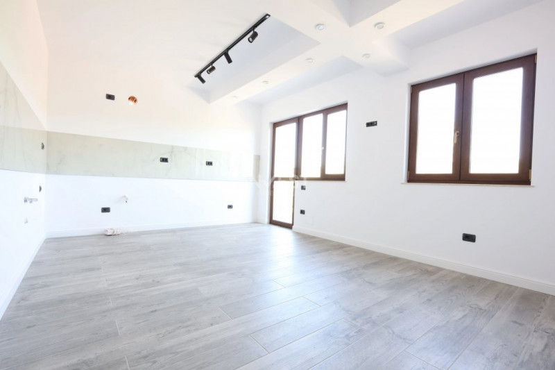 Vilă finalizată, disponibilă cu 600 sau 1000 mp teren, Rediu, IASI