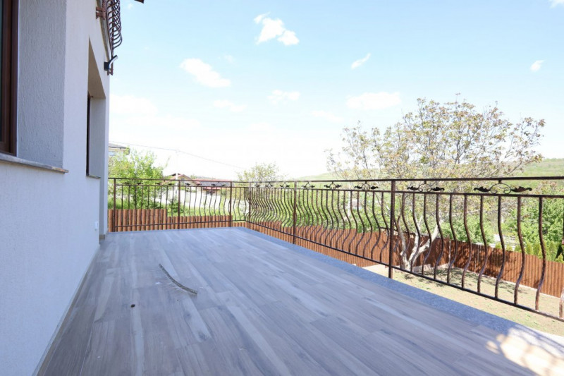 Vilă finalizată, disponibilă cu 600 sau 1000 mp teren, Rediu, IASI