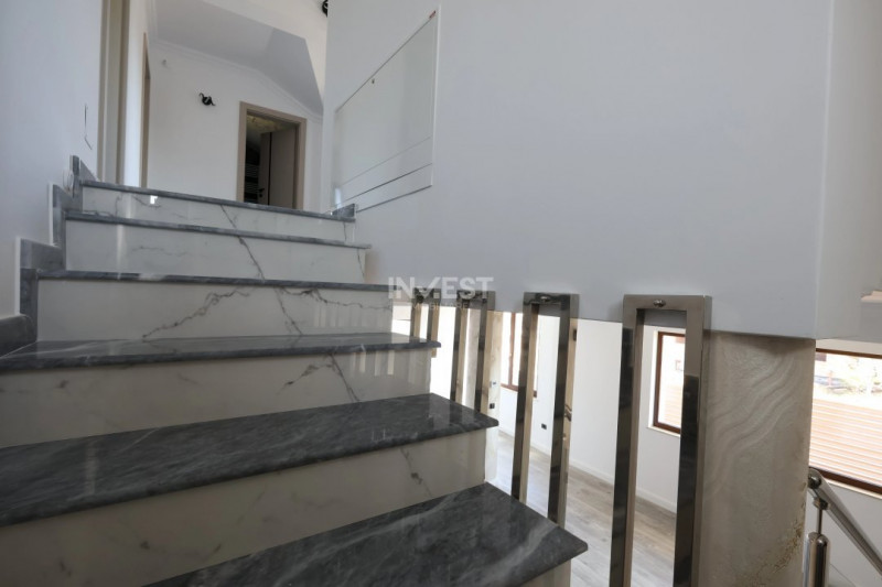 Vilă finalizată, disponibilă cu 600 sau 1000 mp teren, Rediu, IASI