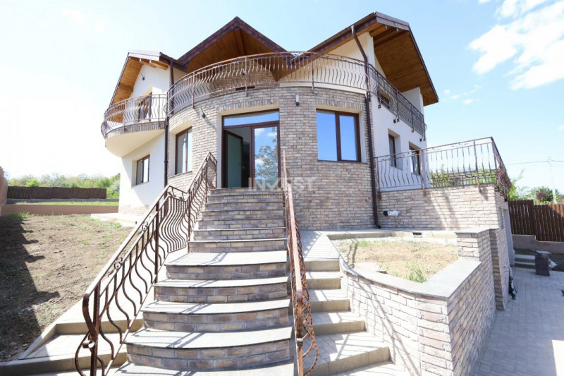 Vilă finalizată, disponibilă cu 600 sau 1000 mp teren, Rediu, IASI