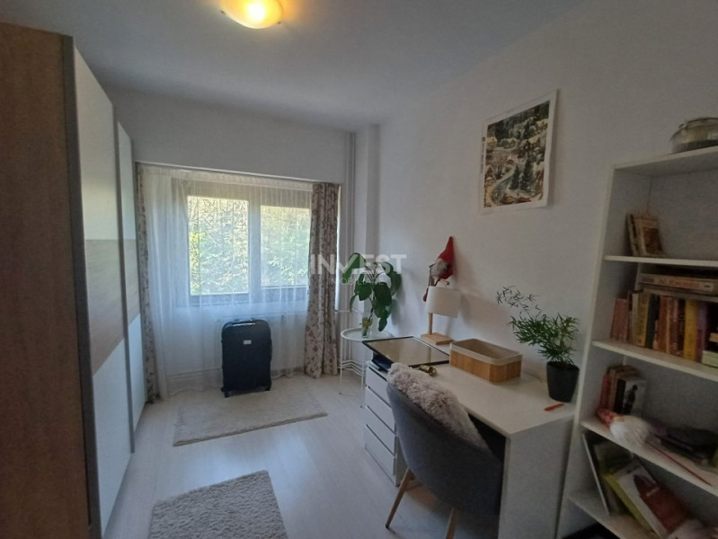 Apartament 3 camere si 2 bai, zona Pacurari - Posta, Iasi