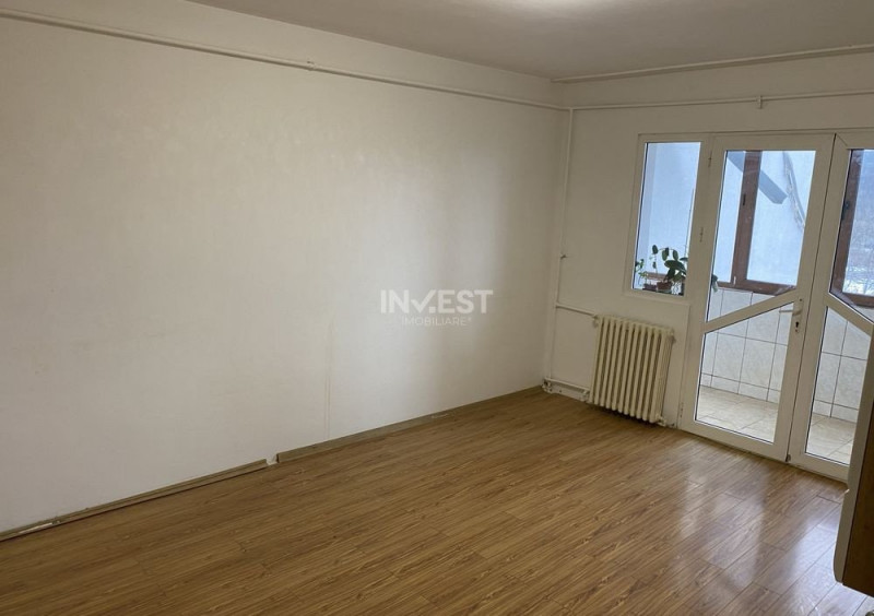 Apartament 4 camere decomandat, 81 mp, etaj 3/3 cu pod 