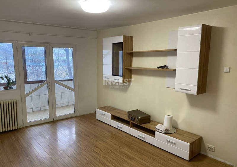 Apartament 4 camere decomandat, 81 mp, etaj 3/3 cu pod 