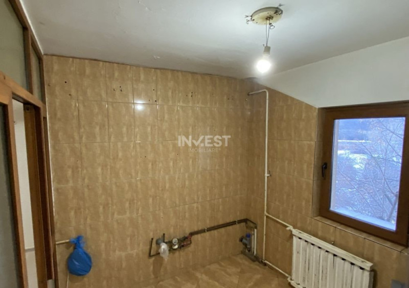Apartament 4 camere decomandat, 81 mp, etaj 3/3 cu pod 