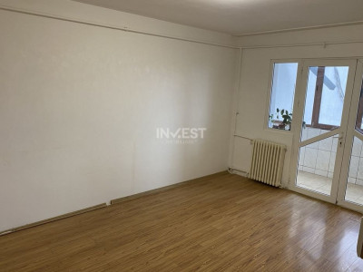 Apartament 4 camere decomandat, 81 mp, etaj 3/3 cu pod 