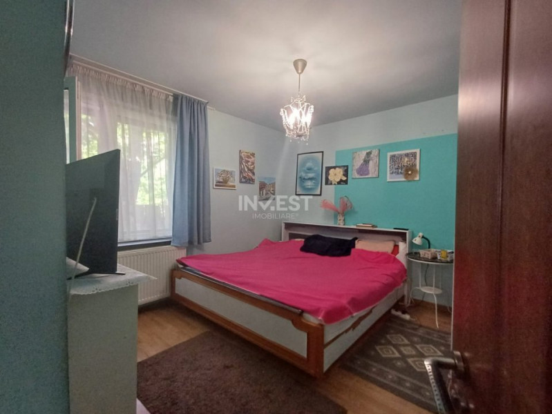 CASA CU 4 CAMERE , CAPAT CUG , 500 MP TEREN