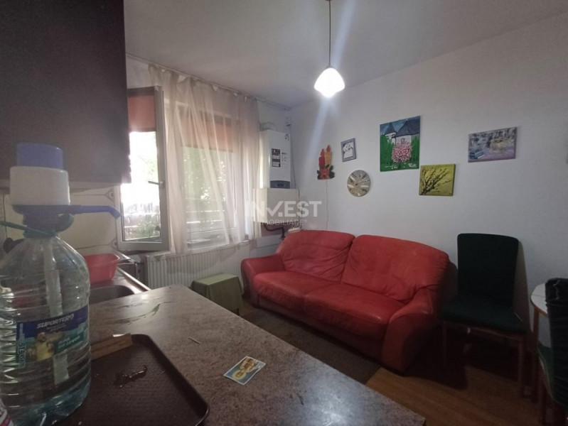 CASA CU 4 CAMERE , CAPAT CUG , 500 MP TEREN