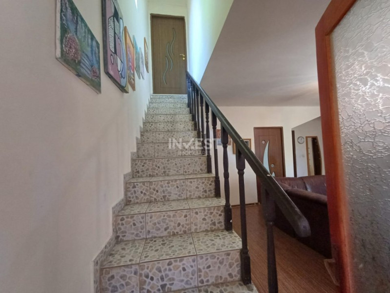 CASA CU 4 CAMERE , CAPAT CUG , 500 MP TEREN