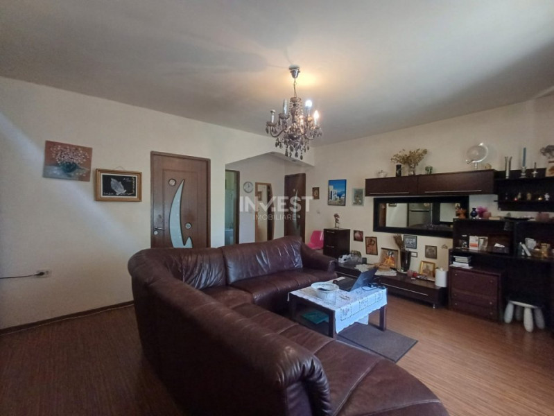 CASA CU 4 CAMERE , CAPAT CUG , 500 MP TEREN