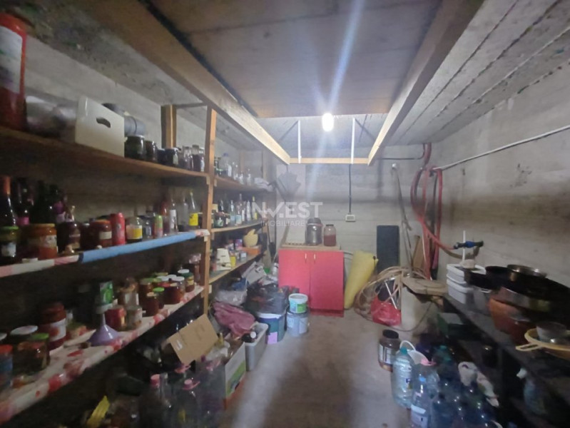 CASA CU 4 CAMERE , CAPAT CUG , 500 MP TEREN