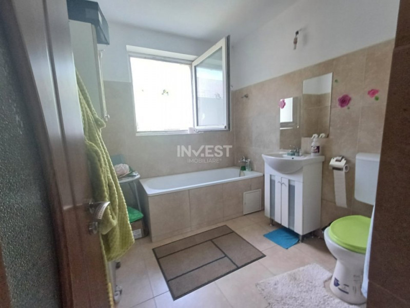 CASA CU 4 CAMERE , CAPAT CUG , 500 MP TEREN