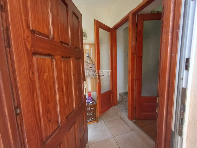 CASA CU 4 CAMERE , CAPAT CUG , 500 MP TEREN
