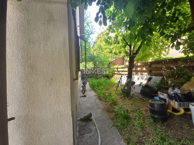 CASA CU 4 CAMERE , CAPAT CUG , 500 MP TEREN
