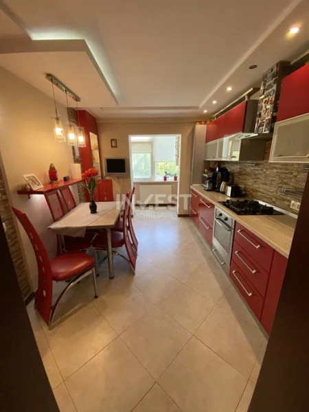 Apartament 3 camere, decomandat, etaj 1, mobilat, Poitiers 