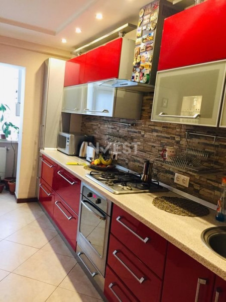 Apartament 3 camere, decomandat, etaj 1, mobilat, Poitiers 