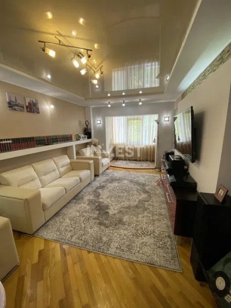 Apartament 3 camere, decomandat, etaj 1, mobilat, Poitiers 
