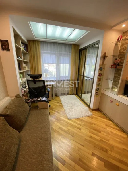 Apartament 3 camere, decomandat, etaj 1, mobilat, Poitiers 