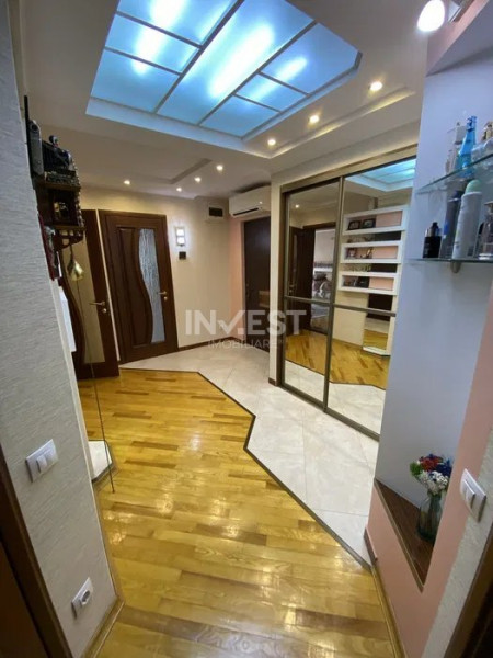 Apartament 3 camere, decomandat, etaj 1, mobilat, Poitiers 