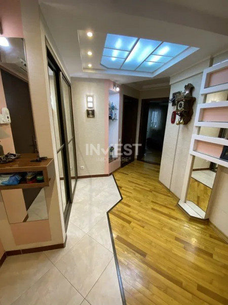 Apartament 3 camere, decomandat, etaj 1, mobilat, Poitiers 