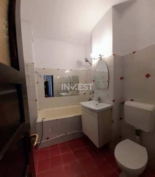 Apartament 3 camere si 2 bai, decomandat, zona Gara - Fostul Billa, Iasi