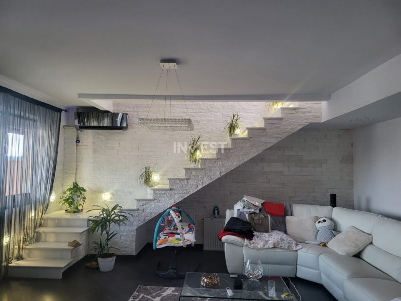 Apartament cu 3 camere , zona Visoianu , tip duplex