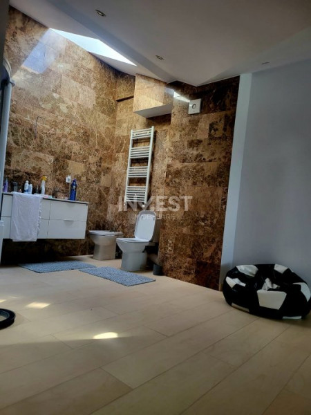Apartament cu 3 camere , zona Visoianu , tip duplex
