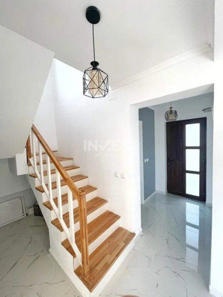 Casa cu 4 camere , priveliste panoramica Ciurbesti