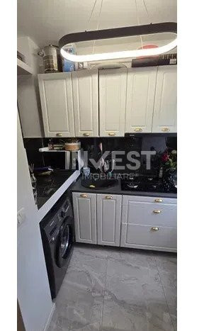 Alexandru- Apartament 3 camere renovat si mobilat- 81.900 euro 