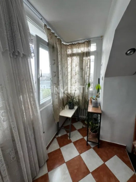 Apartament 3 camere, decomandat, 70 mp, mobilat, Nicolina 2