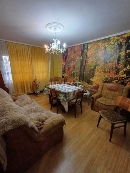 Apartament de vanzare cu 3 camere si 2 bai- zona Dacia 