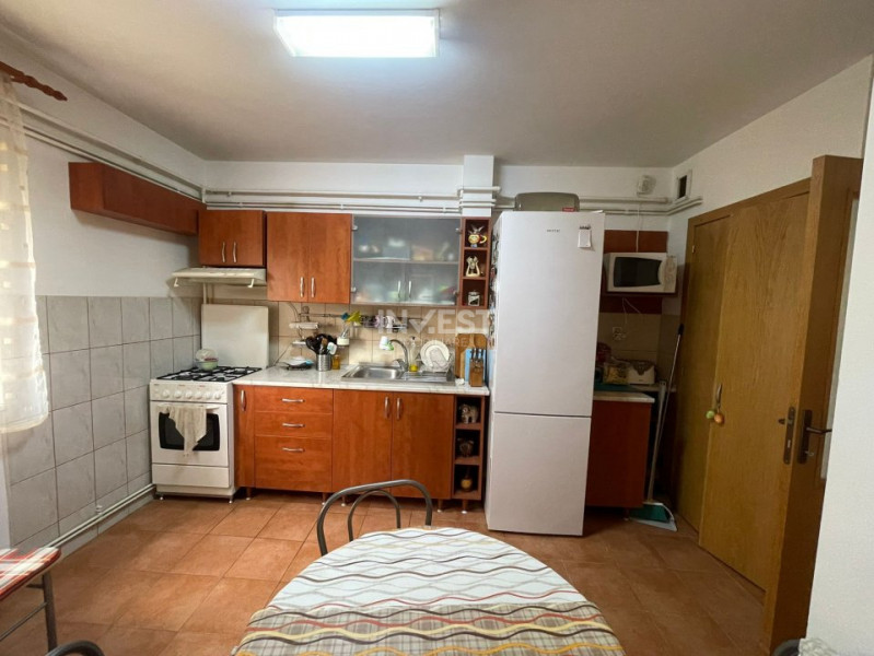 Apartament 3 camere, 2 bai, inclus garaj si boxa, zona Pacurari, Iasi