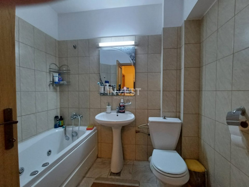 Apartament 3 camere, 2 bai, inclus garaj si boxa, zona Pacurari, Iasi