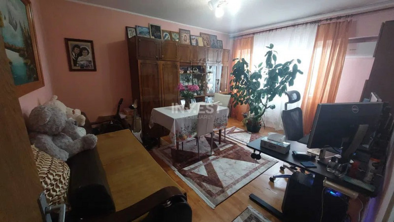 Apartament cu 4 camere de vanzare in Dacia 