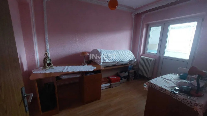Apartament cu 4 camere de vanzare in Dacia 
