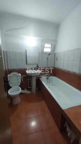 Apartament cu 4 camere de vanzare in Dacia 