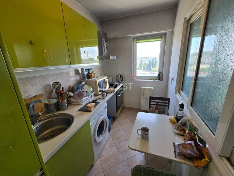 Zimbru- Apartament cu 1 camera decomandat mobilat 