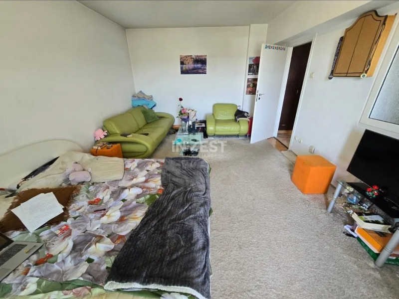 Zimbru- Apartament cu 1 camera decomandat mobilat 