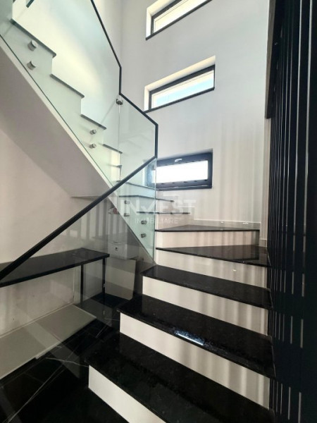 Vilă de vânzare cu design deosebit în cartierul Bucium
