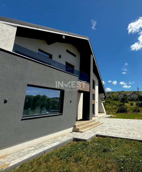 Vilă de vânzare cu design deosebit în cartierul Bucium