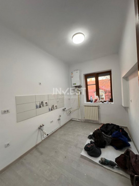 CENTRU- apartament 5 camere  etajul 1 