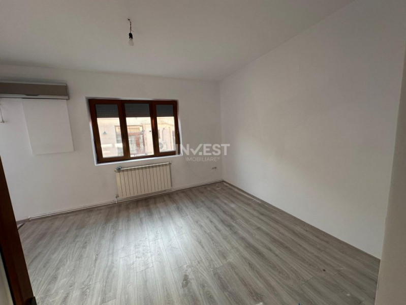 CENTRU- apartament 5 camere  etajul 1 