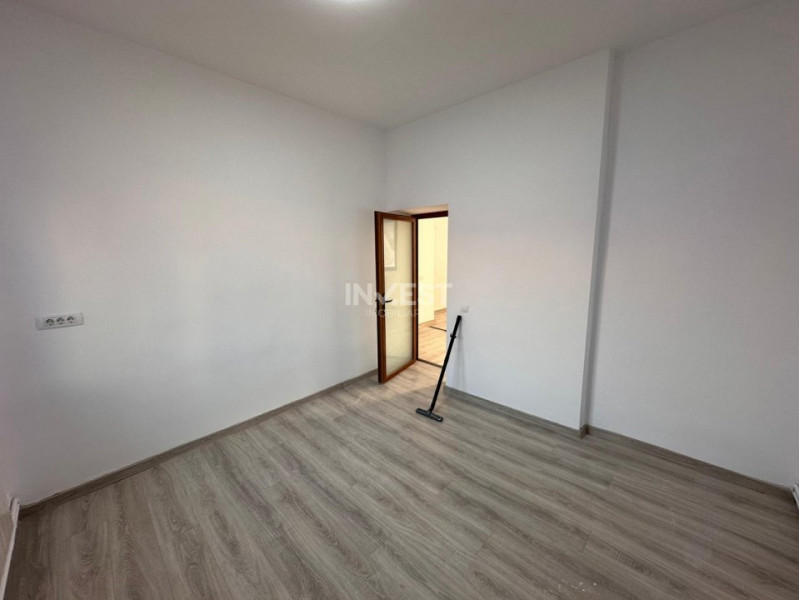 CENTRU- apartament 5 camere  etajul 1 