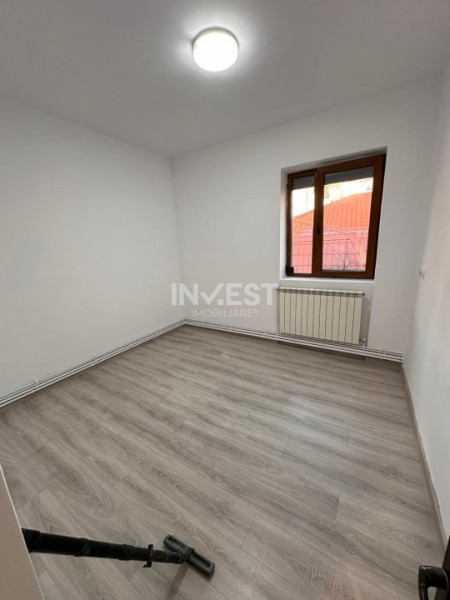 CENTRU- apartament 5 camere  etajul 1 