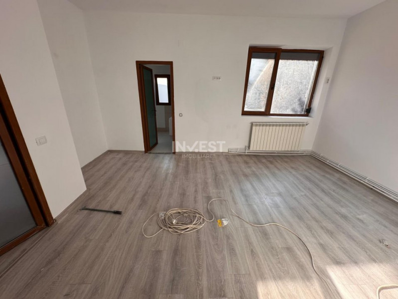 CENTRU- apartament 5 camere  etajul 1 