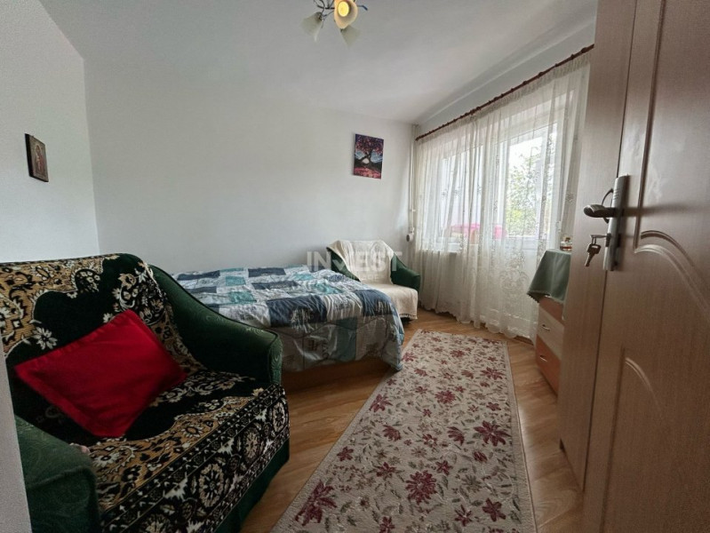 Apartament 2 camere, decomandat, Nicolina, etaj intermediar
