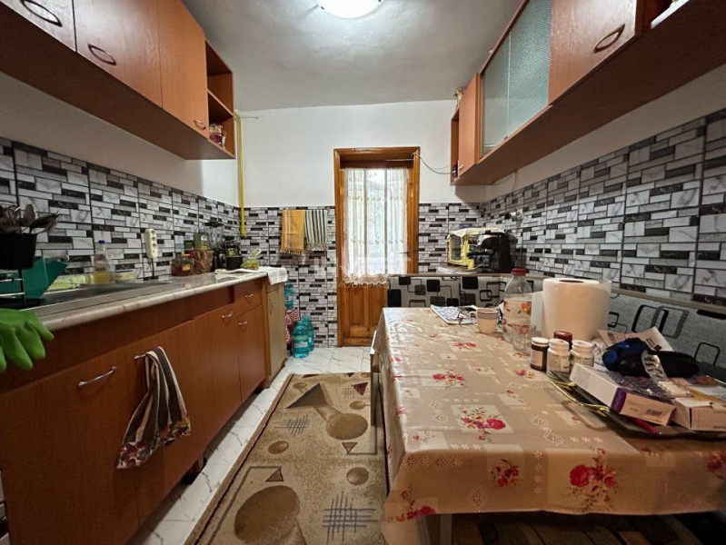 Apartament 2 camere, decomandat, Nicolina, etaj intermediar