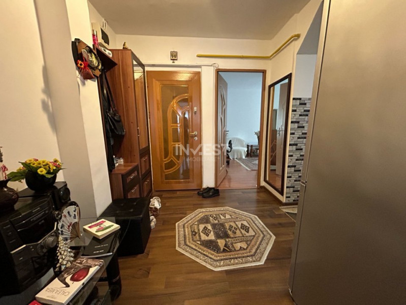 Apartament 2 camere, decomandat, Nicolina, etaj intermediar