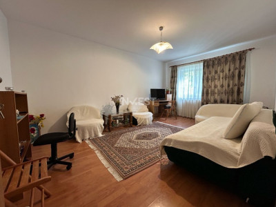 Apartament 2 camere, decomandat, Nicolina, etaj intermediar