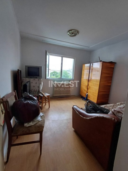 Dacia- Apartament cu 3 camere,2 bai- 80.000 euro 